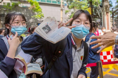 高考满分作文《酒》全文没有一个酒字却让人沉醉其中,以酒为题高考满分作文但无一个酒字