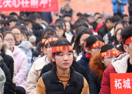 高考成绩600分以上是什么水平？一般的高中生有机会达到吗,高考能考600分的平时都是什么成绩