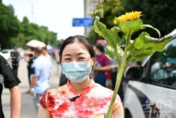 大考2021-加油记者实拍多图直击高考首日,2021高考现场报道