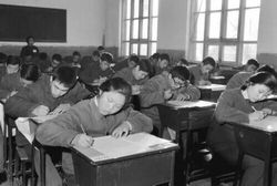 新中国首次高考是哪年为何高考时间从7月改成了6月……戳答案→,全国高考哪一年开始改为6月份高考