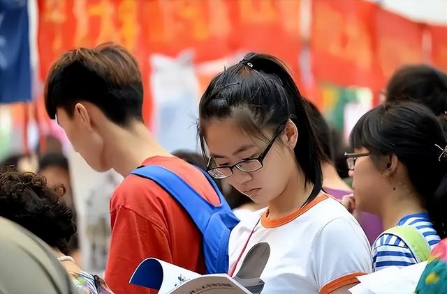 2022年高考分数线出炉广东考生真苦670分只能排420名,广东2021高考600分以上人数