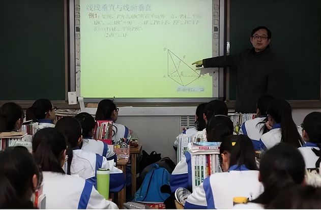 数学太难考生自诉边哭边写若让数学老师来做能考到145分吗？,女生数学考130分痛哭老师你疯了吧