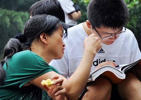 四川学霸高考总分700分数学高达满分却因兴趣爱好走红,高考700分的学霸